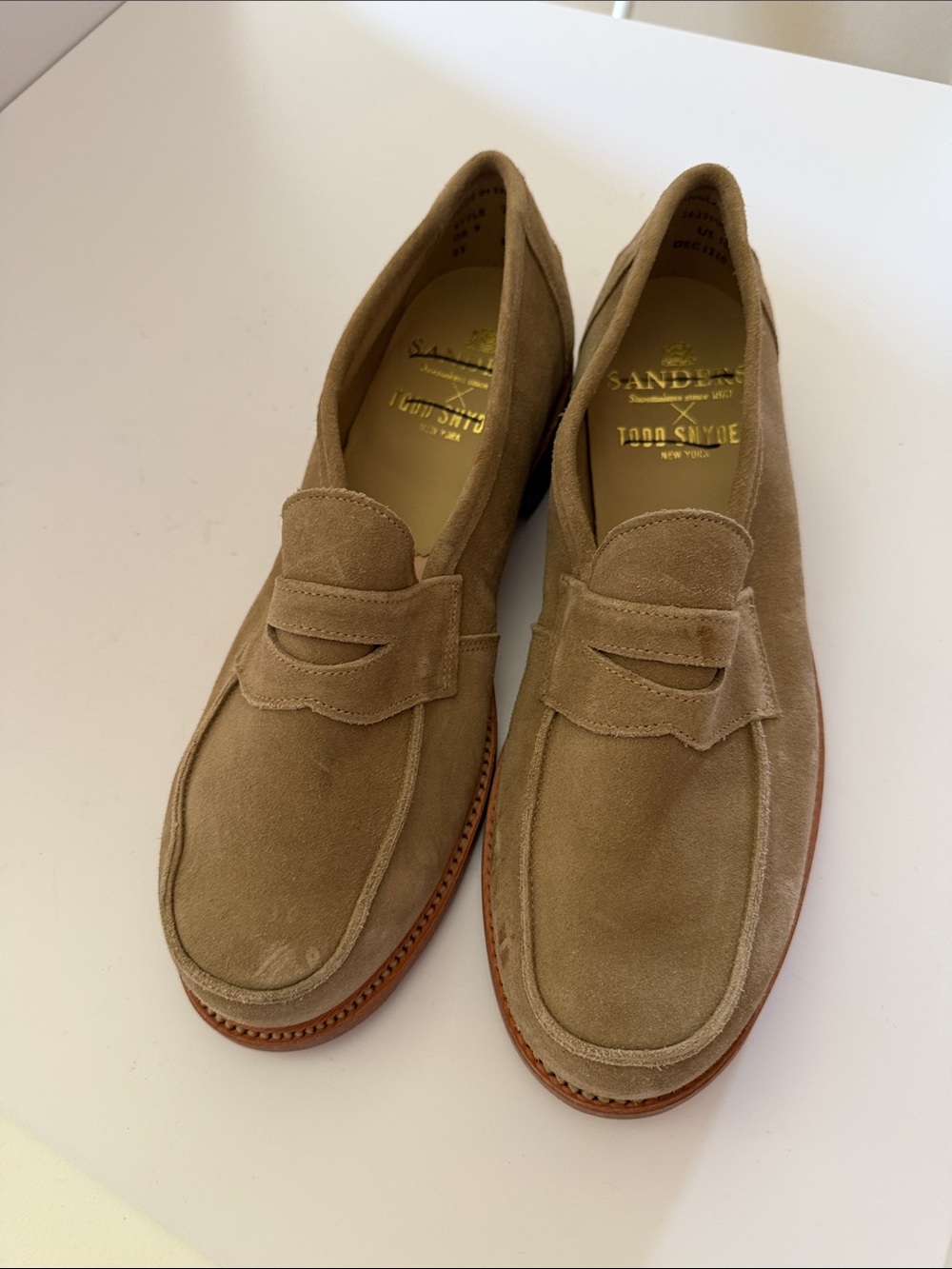 Todd Snyder X Sanders Men's Suede Tan Penny Loafers  Sz 10.  New/Flawed. Tub9